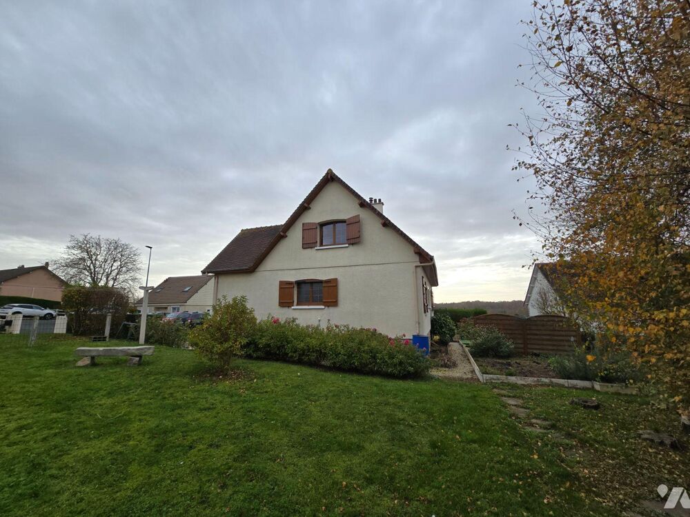 Maison à Vendre à Foucarmont (76340) en Seine-Maritime (76) Cette maison dispose d'une surfa...