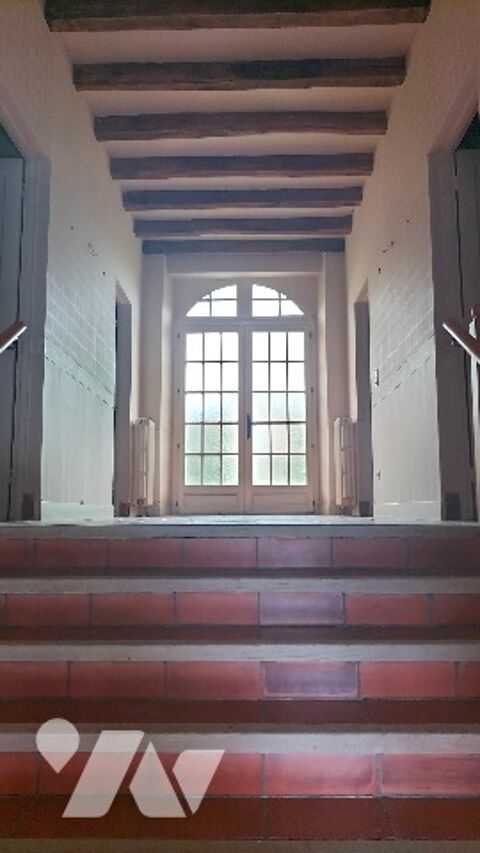   L' tude Notariale vous propose cette maison toute proche de Courtenay (45) avec vue dgage. Maison - 9 pice(s) - 183 m