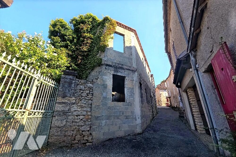 Vente Maison Au coeur du village, une propriété en pierre avec maisons annexes et parcelles de terres. Saint géry-vers