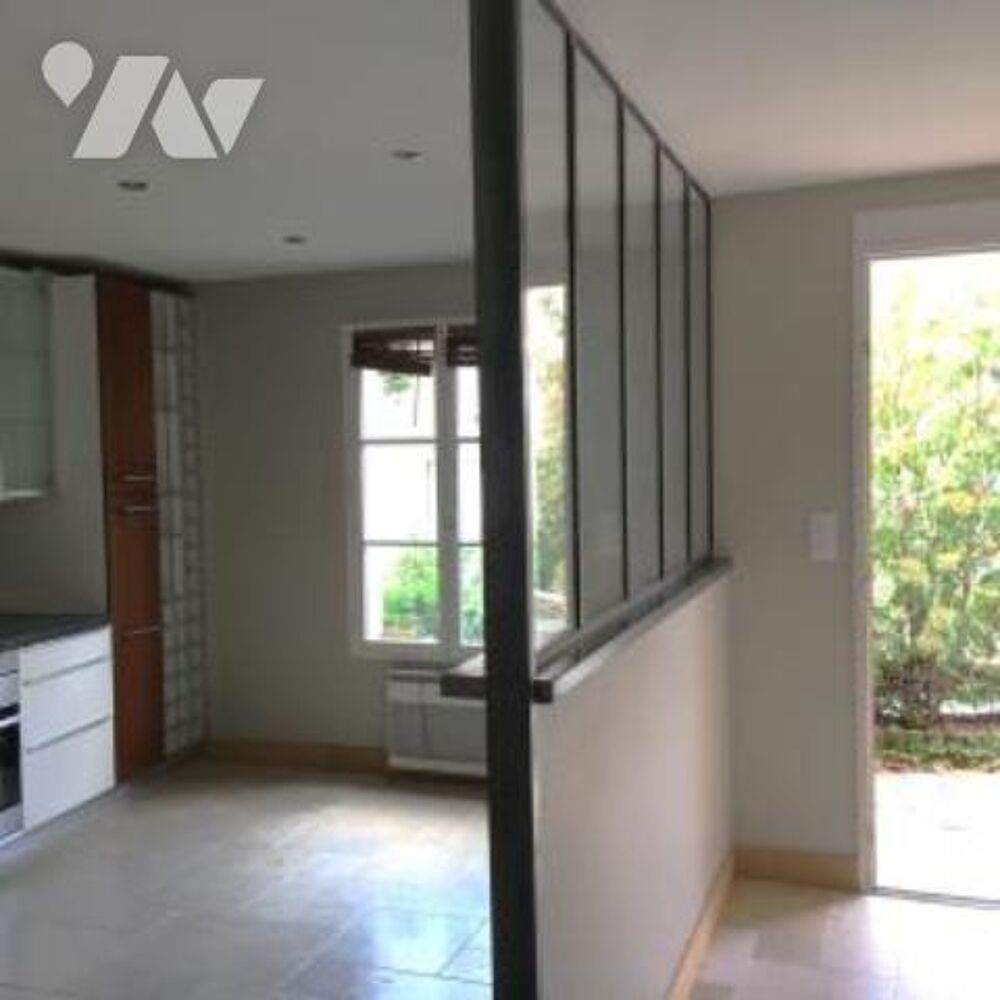 Coeur du vieux village de Montfort l'Amaury - Maison de 142 M² avec jardinet, terrasse et garage.