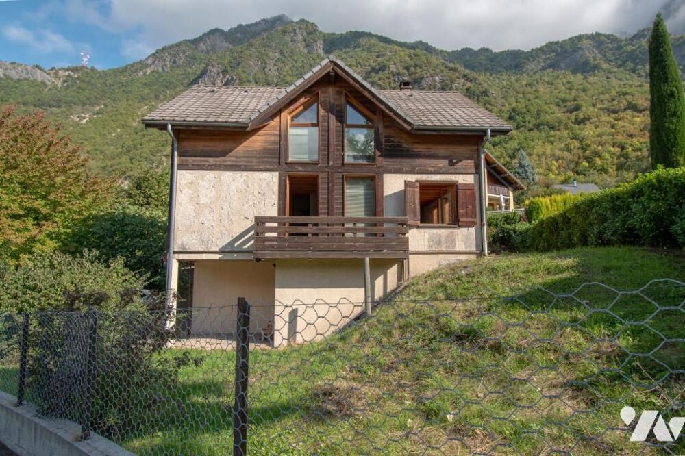 Maison individuelle 7 pièces  124,44 m² habitables  5 chambres & Grand garage  SAINT-JULIEN-MONT-