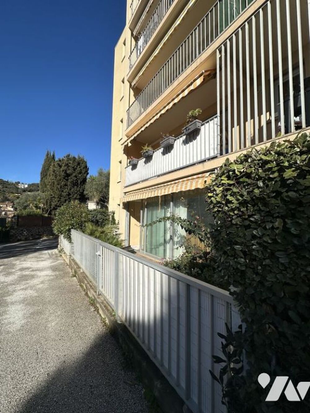 VENTE NOTARIALE INTERACTIVE - HYERES (83400) VAR - T2 RDC A RENOVER AVEC JARDINET ET PARKING