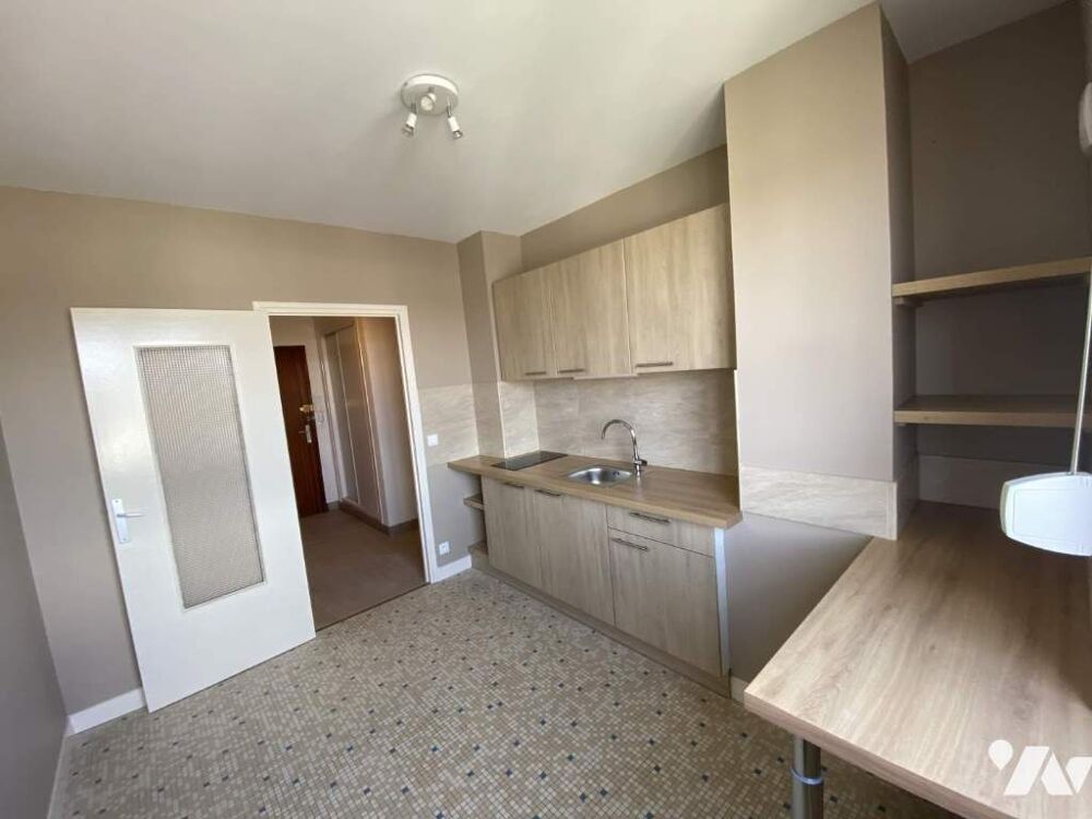 69 boulevard Béranger, appartement de deux pièces avec cave et parking