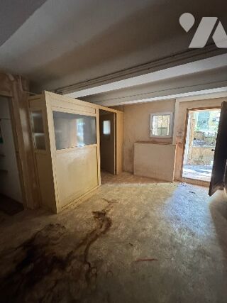 Vente Maison Une maison de ville à rénover entièrement, élevée de deux étages sur rez-de-chaussée. Pertuis