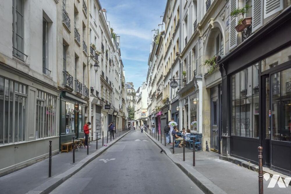 Vente Appartement Cet appartement de 4 pièces, comprenant trois chambres, une salle de bains et un WC indépendant. Paris 3