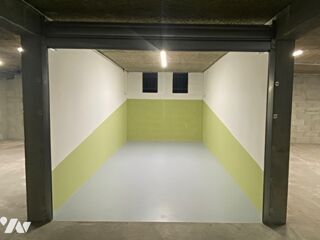 Vente Parking/Garage Box fermé, situé en sous-sol de locaux d'entreprises, au 13 rue Émile Decorps, 69100 Villeurbanne. Villeurbanne