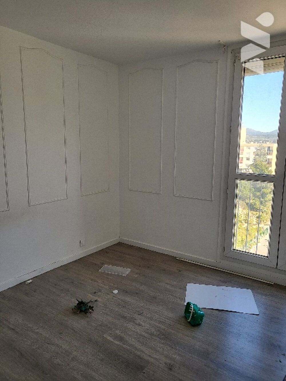Vente Appartement Résidence la Grognarde Type 5 bel appartement  Dans la tour au huitième étage  4 chambres Marseille 10