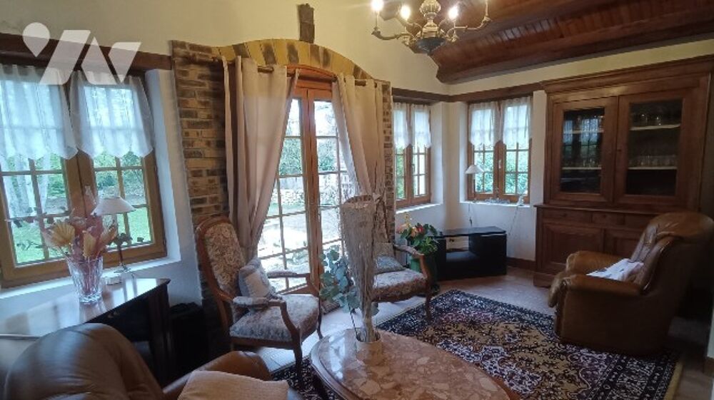 Vente Maison Maison en pierre, 7 pièces, 4 chambres, dépendances l'ensemble sur 2 070 m² de jardin. Villemaréchal