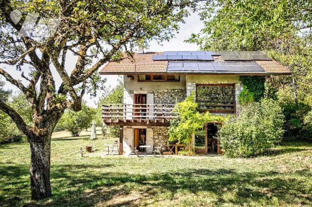 AUTHENTICITE et ESPACE pour cette charmante maison en pierre et bois située à CLARAFOND,