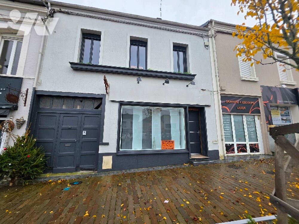 Maison mitoyenne sur la place de LUMBRES d'environ 130m² habitables