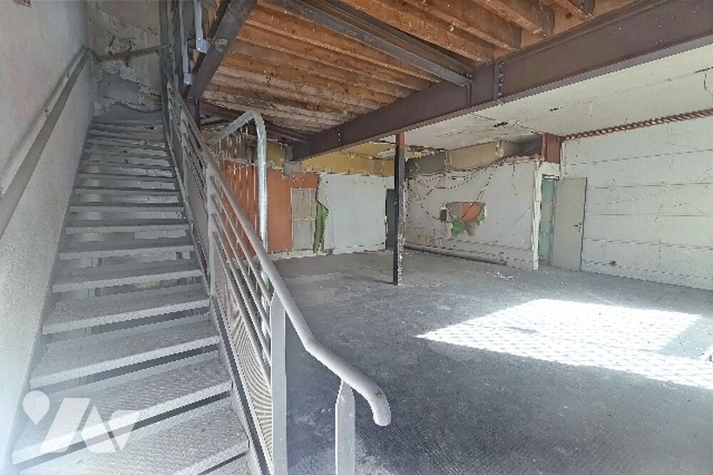 Quartier Saint-Genès - Immeuble en pierre à usage dhabitation et de commerce