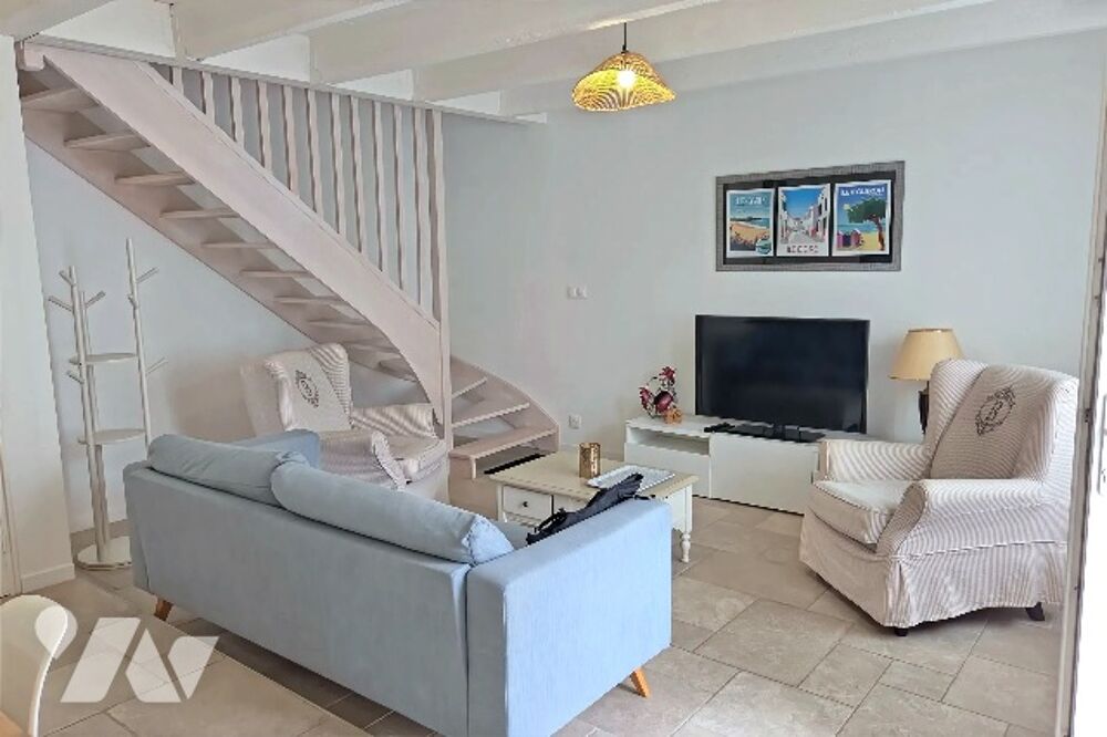 Au coeur de lÎle de Ré, maison de ville rénovée