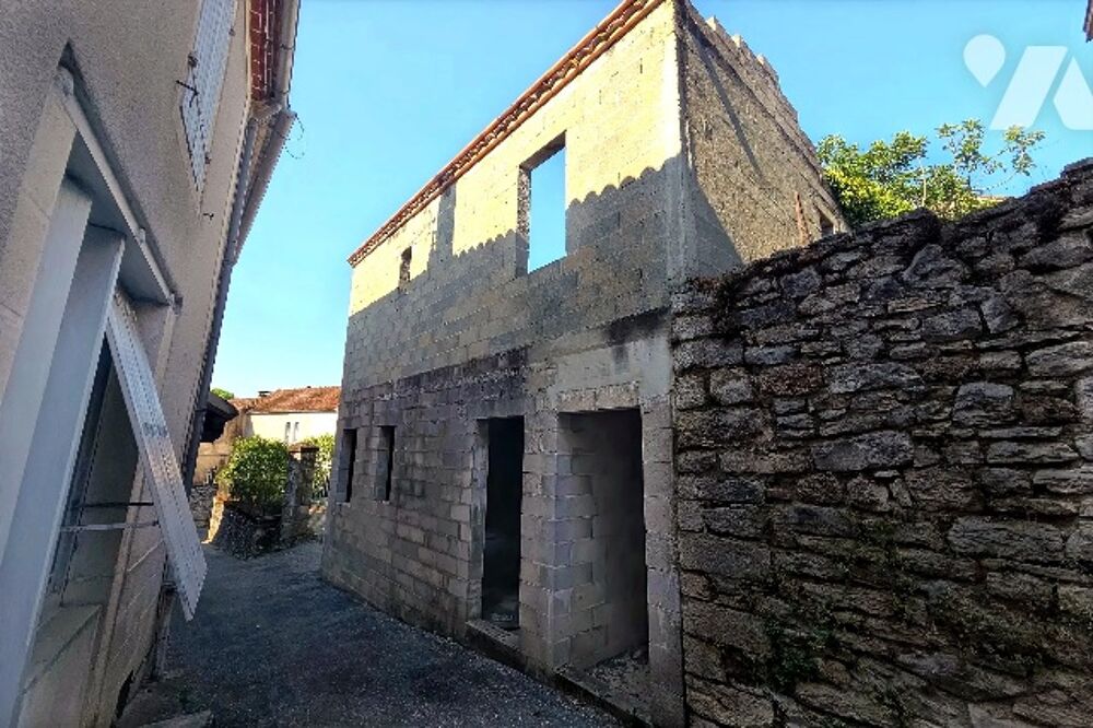 Vente Maison Au coeur du village, une propriété en pierre avec maisons annexes et parcelles de terres. Saint géry-vers
