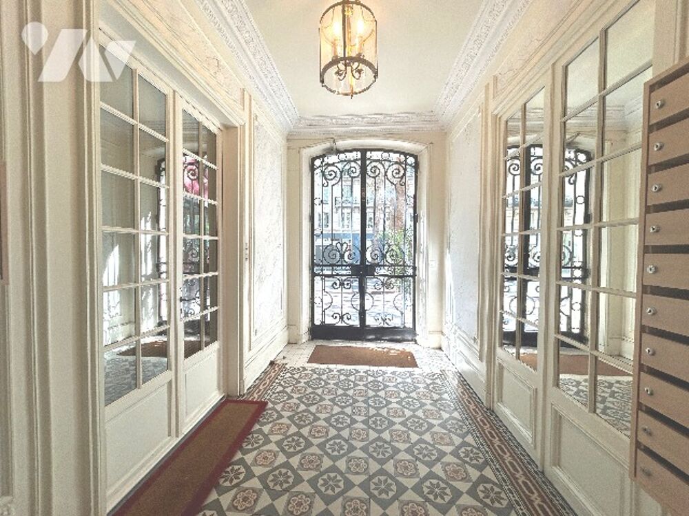 Vente Appartement Au 5e étage, un appartement lumineux de 3 pièces, 73,65 m², avec balcon filant. Loué Paris 5