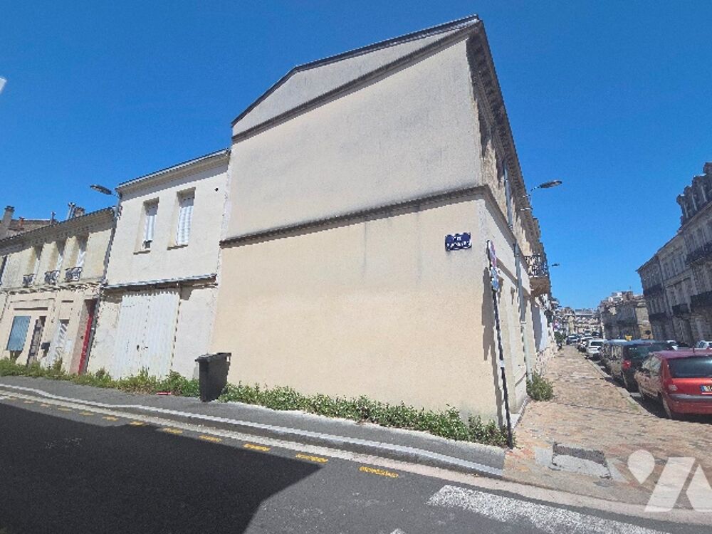 Quartier Saint-Genès - Immeuble en pierre à usage dhabitation et de commerce