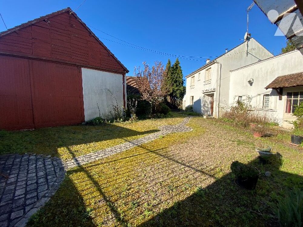 Maison à CLERY ST ANDRE avec grandes dépendances