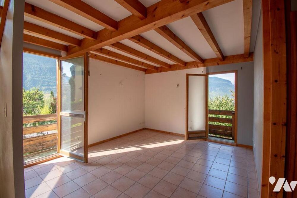 Maison individuelle 7 pièces  124,44 m² habitables  5 chambres & Grand garage  SAINT-JULIEN-MONT-