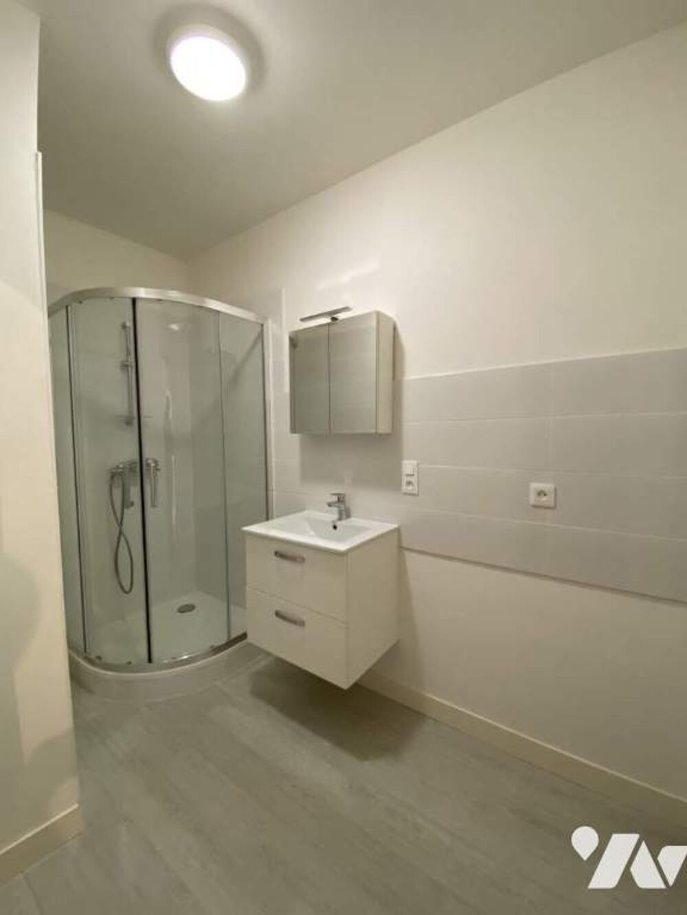 69 boulevard Béranger, appartement de deux pièces avec cave et parking