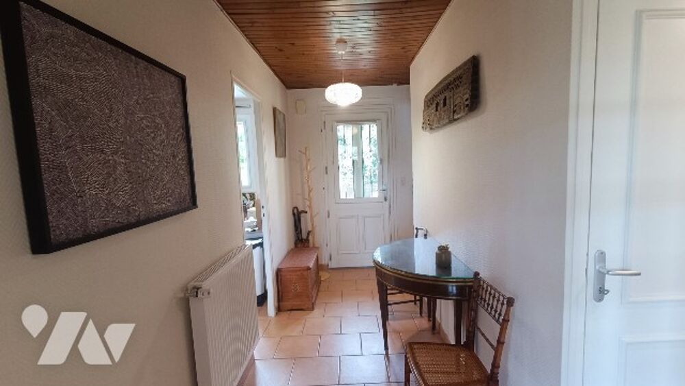 Au calme !! Belle maison familiale de 9 pièces avec sous-sol total sur 4 482 m² de jardin clos.
