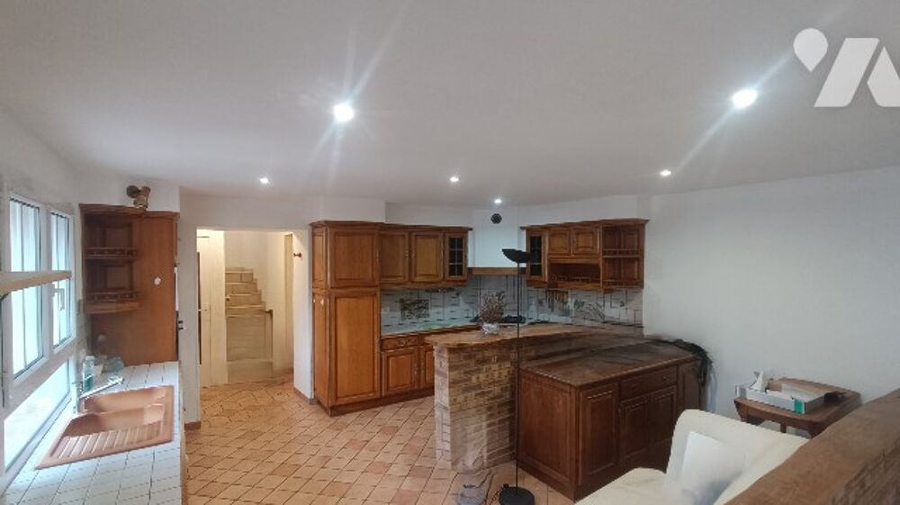 Vente Maison A10 km d'une gare, maison en pierre de 4 pièces, 140 m² habitable sur 366 m² de jardin clos. Flagy
