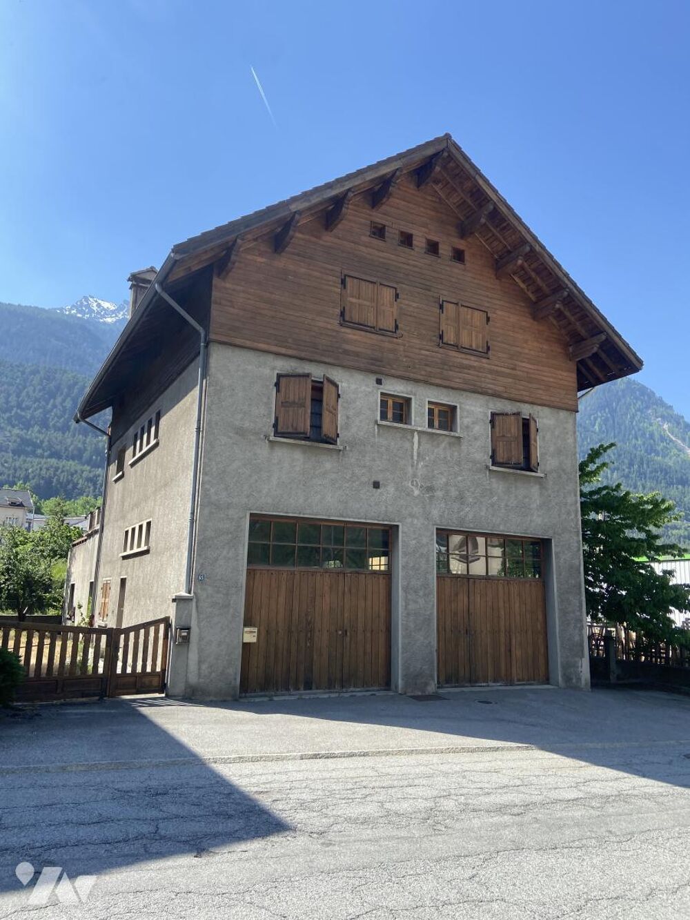 Maison individuelle avec entrepôt, terrain et fort potentiel d'aménagement à Modane