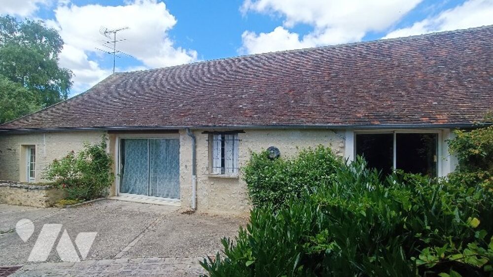 Lorrez-le-Bocage, 2 habitations, 8 pièces, piscine couverte, dépendances sur 6 453 m² de jardin.