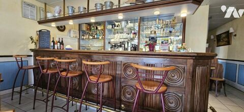 MURS COMMERCIAUX : Ensemble immobilier &agrave; 2kms des plages et 200m des commerces 832000 29940 For�t-fouesnant