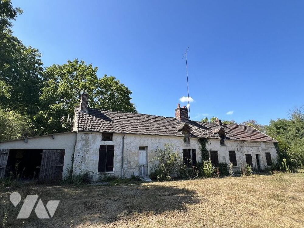 maison forestière : cuisine, salon, salle à manger, 2 salles de bains, WC, 4 chambres, bureau.
