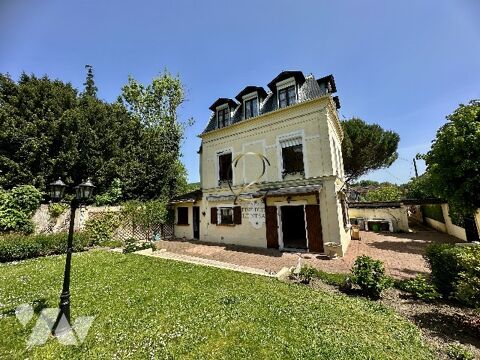   Maison individuelle � usage d'habitation de type mansard Maison - 8 pi�ce(s) - 200 m�