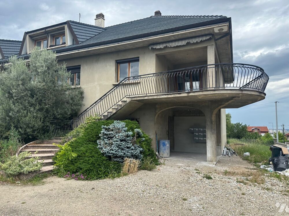 Studio d'environ 16,23 m² avec une pièce principale et une chambre.