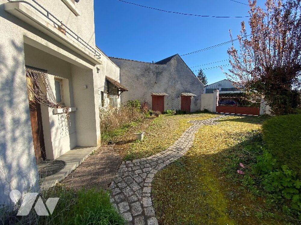 Maison à CLERY ST ANDRE avec grandes dépendances