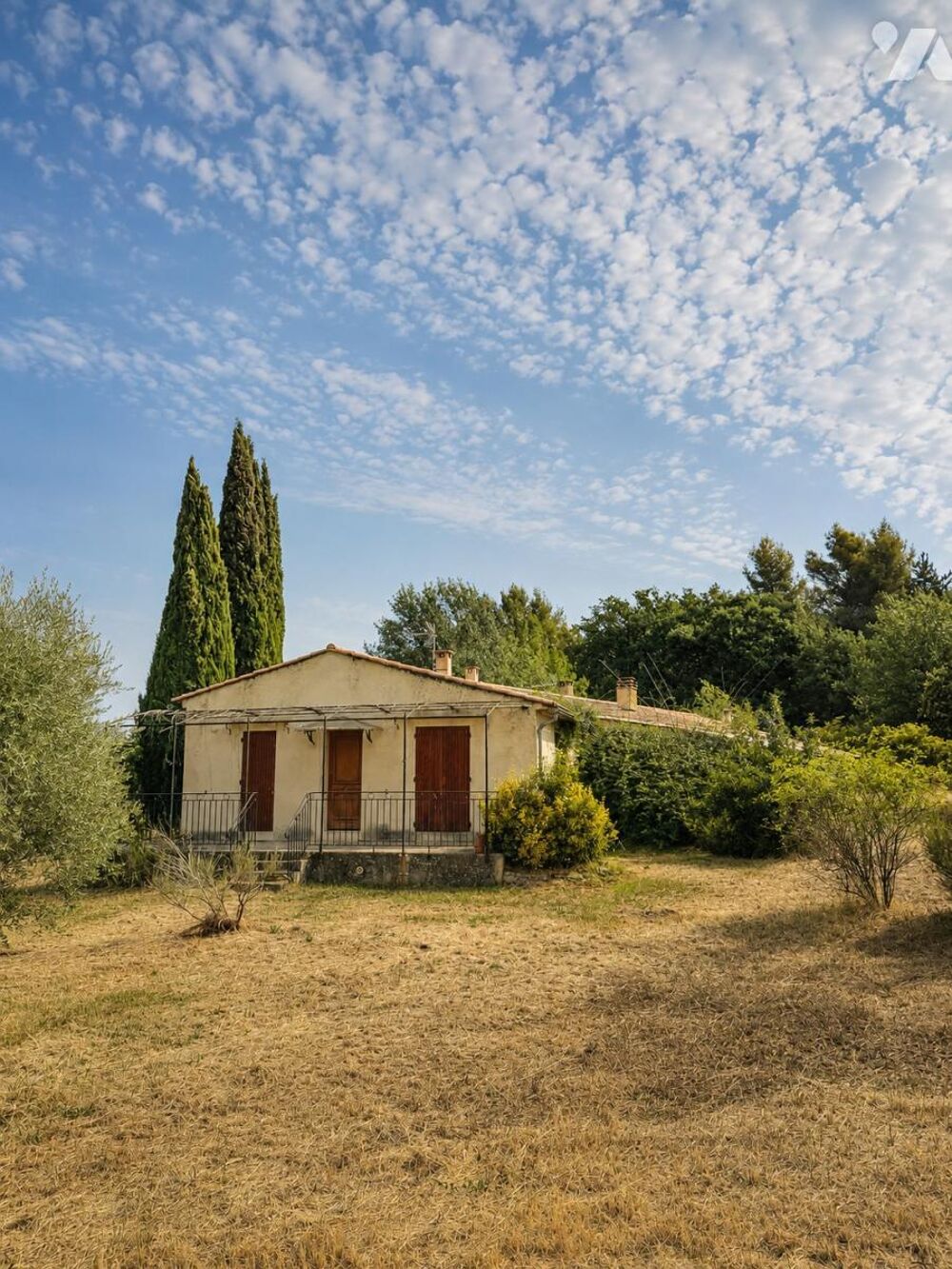 Apt - 2 maisons de plain-pied sur un domaine de 2.6 hectares