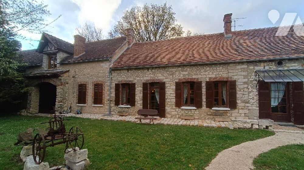 Vente Maison Maison en pierre, 7 pièces, 4 chambres, dépendances l'ensemble sur 2 070 m² de jardin. Villemaréchal