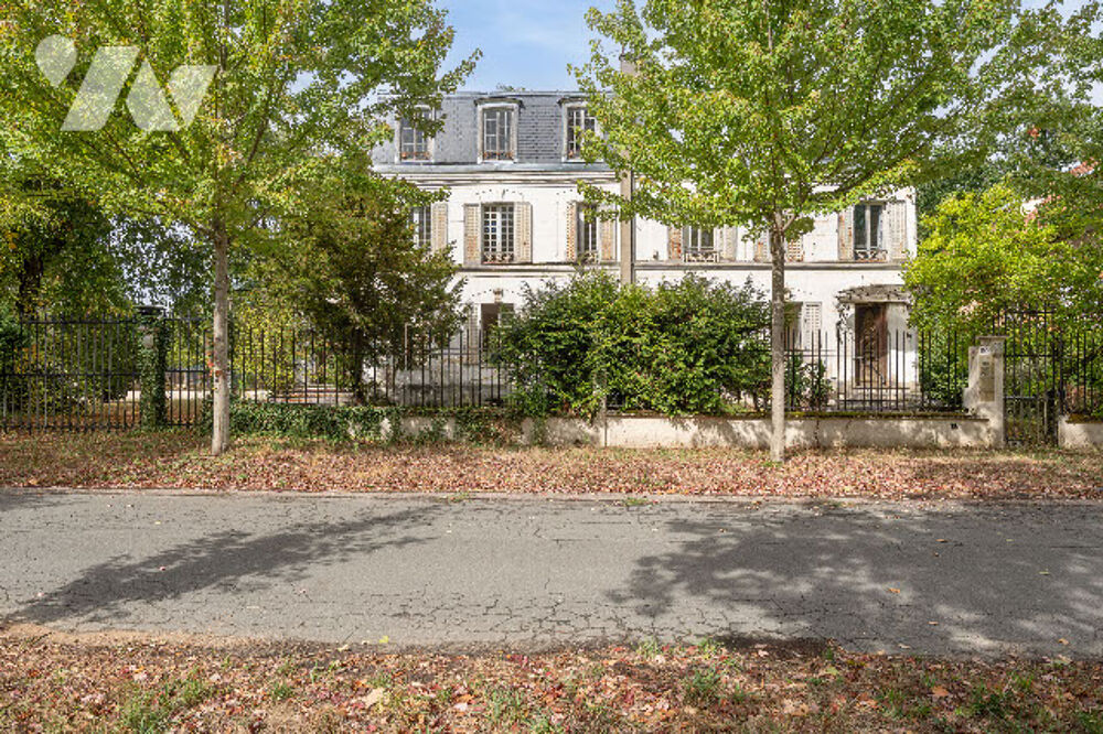 Vente Maison Parc de Maisons-Laffitte, demeure style Napoléon III de 240 m² sur un terrain arboré de 1 400 m². Maisons-laffitte