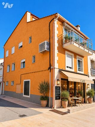 Vente Immeuble Sénas centre : immeuble avec commerce et appartements loués. Fort potentiel et rendement locatif. Sénas
