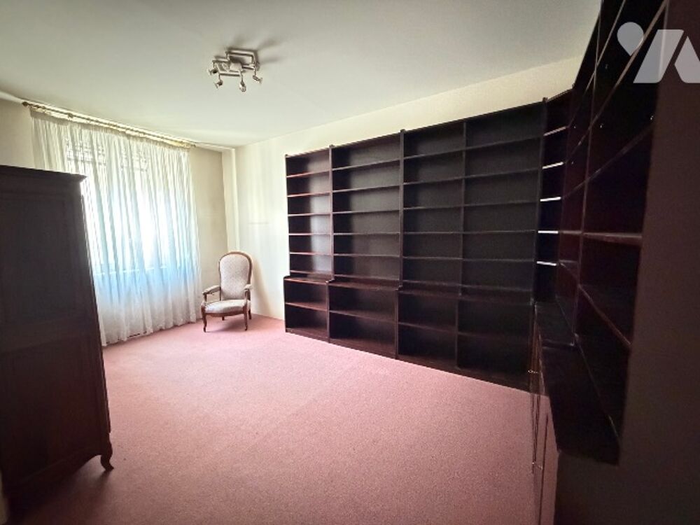 Vente Appartement Appartement traversant avec possibilité de 3 chambres, situé 9 rue Lieutenant Chanaron à GRENOBLE. Grenoble