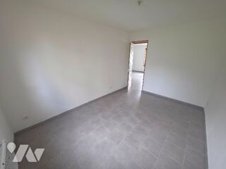  Appartement à louer 4 pièces 77 m²