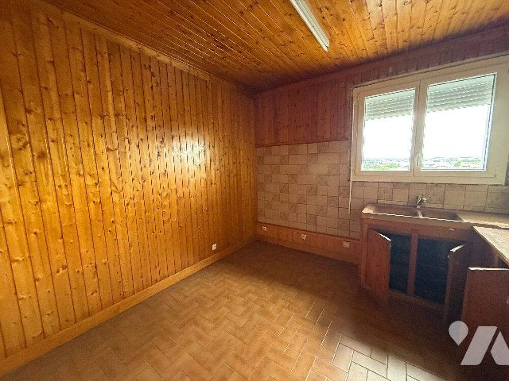 Appartement à Dijon de 67,58 m² comprenant quatre pièces dont deux chambres.