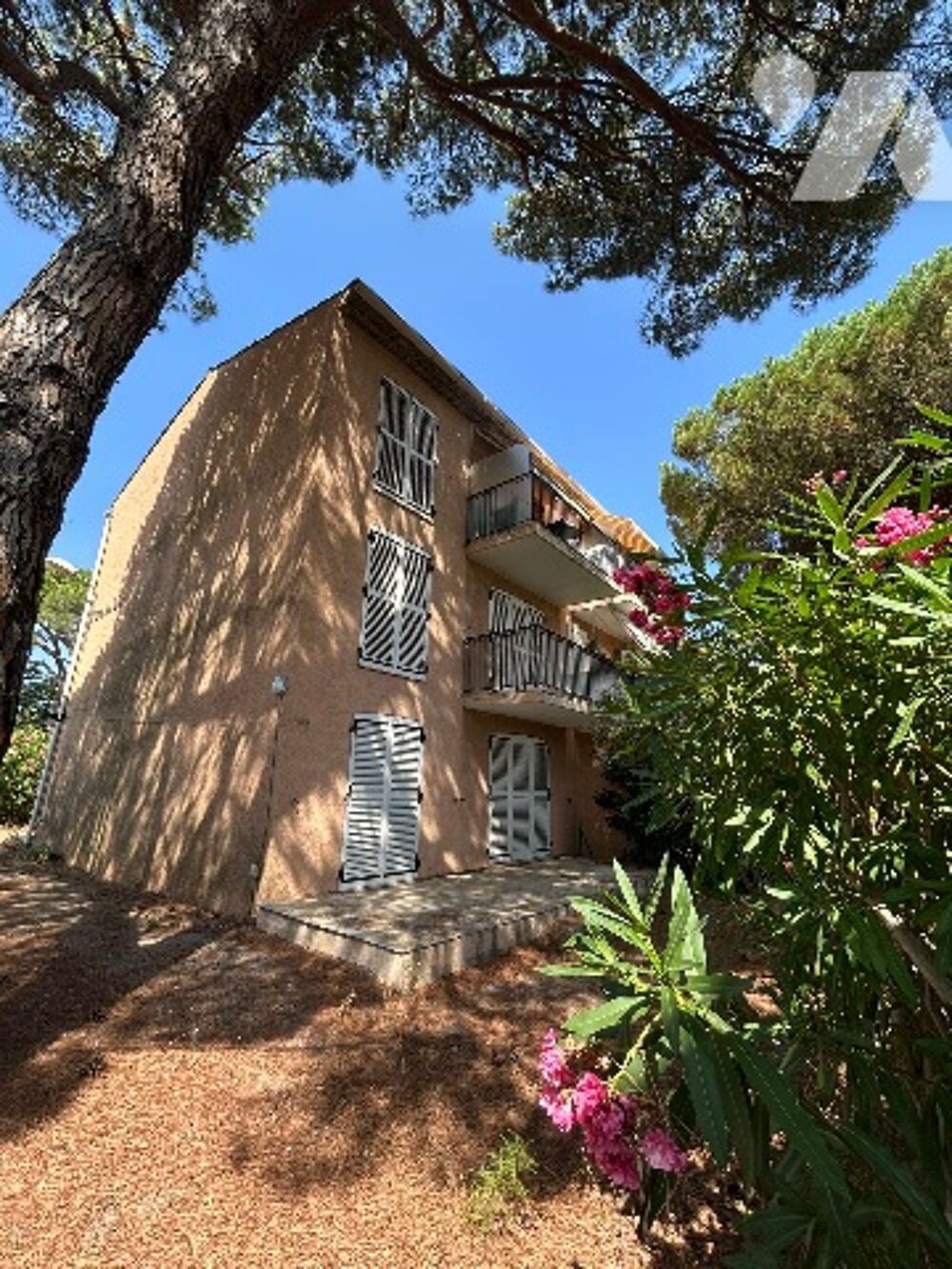 Vente Appartement Bel appartement F2 de 48m² au 1er étage avec terrasse. Saint-raphaël