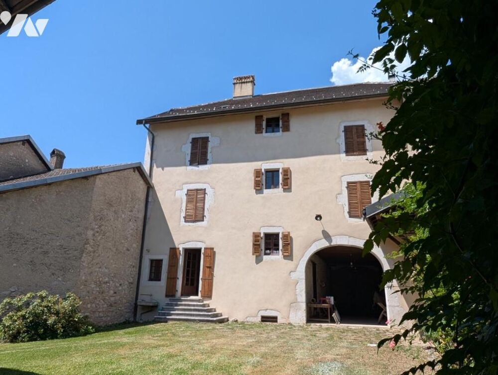 VESANCY - Propriété d'exception - SH 261 m2 -6 chambres - Dépendances - Parc et jardin de 2.720 m2