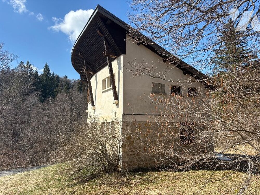 Vente Maison Bouvante rare superbe chalet de 126 m2 habitables sur un terrain de 3 029 m2, entièrement à rénover. Bouvante