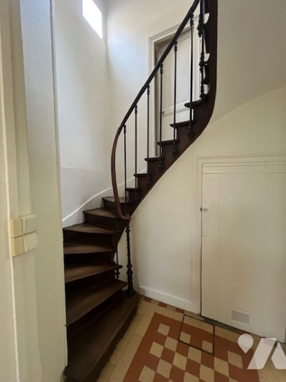 Maison à Tours de 83,39 m² comprenant quatre pièces dont deux chambres.