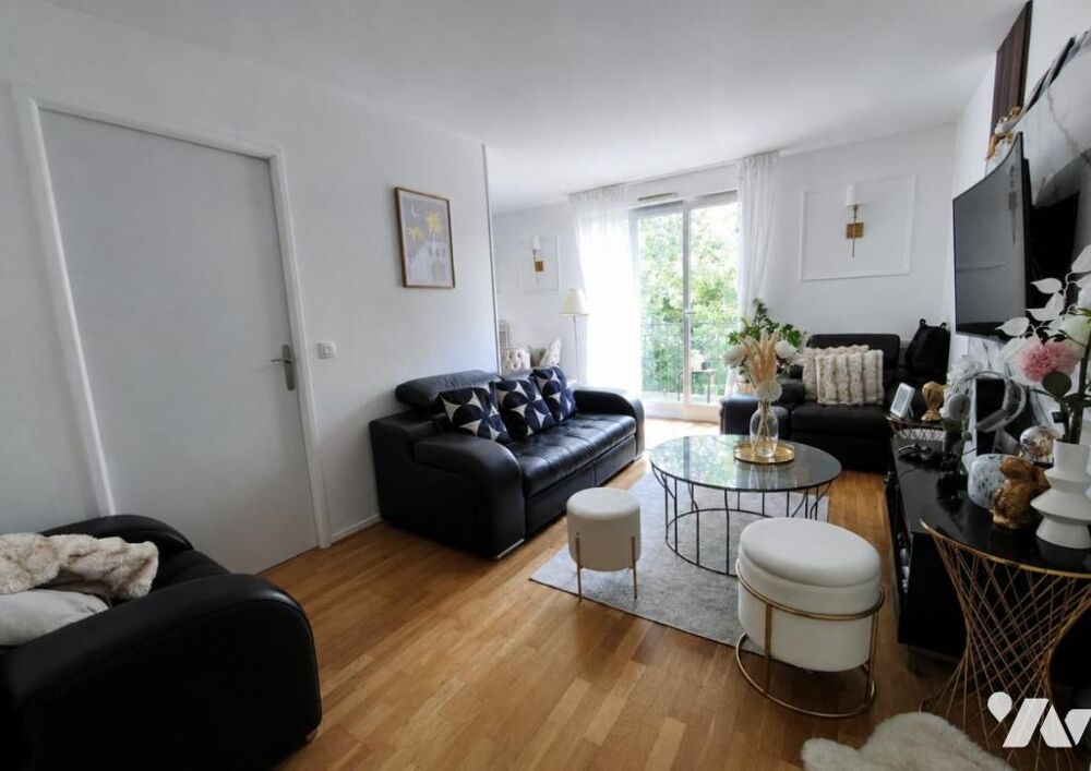 Appartement lumineux et chaleureux, niché au coeur dune résidence calme et agréable.
