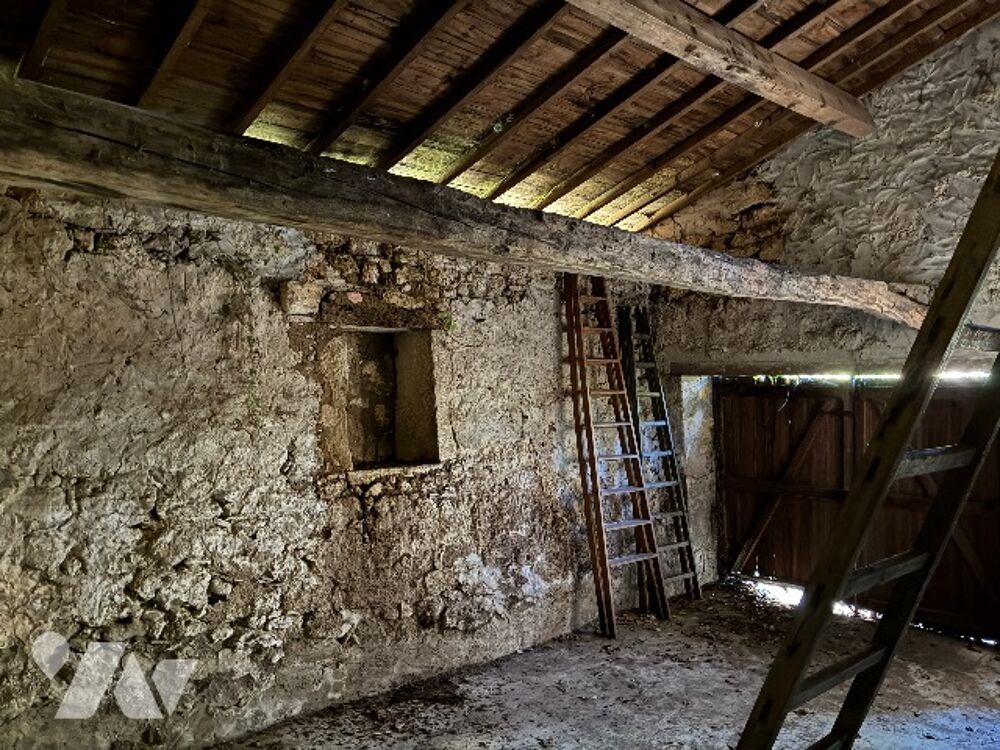 Vente Maison A RENOVER ENTIEREMENT Maison en pierre avec de belles prestations anciennes Roaillan