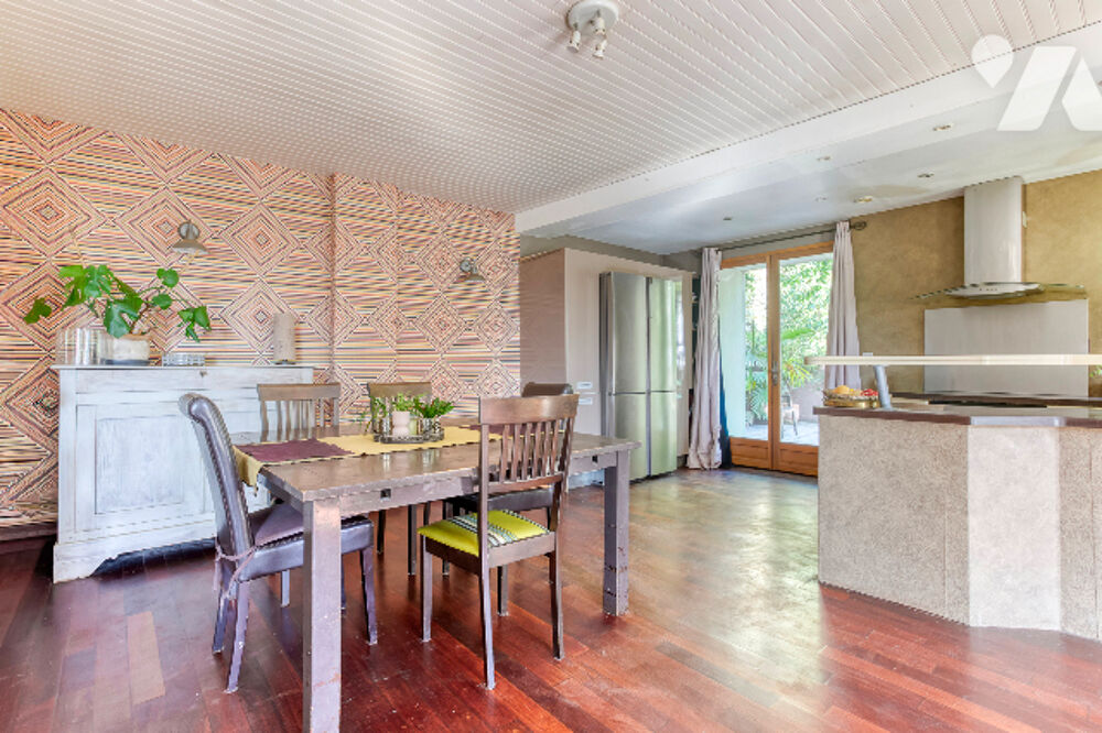 Vente Maison Propriété de caractère avec 2 maisons accolées, 216 m² et terrain de 1 500 m² à Juziers. Juziers