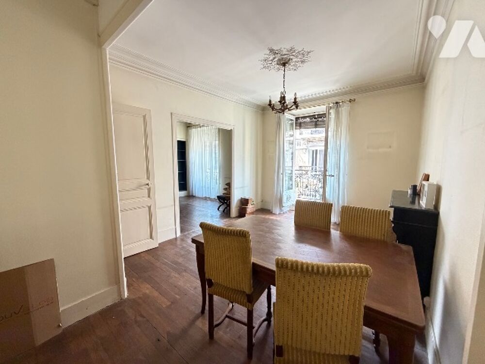 Vente Appartement Appartement traversant avec possibilité de 3 chambres, situé 9 rue Lieutenant Chanaron à GRENOBLE. Grenoble