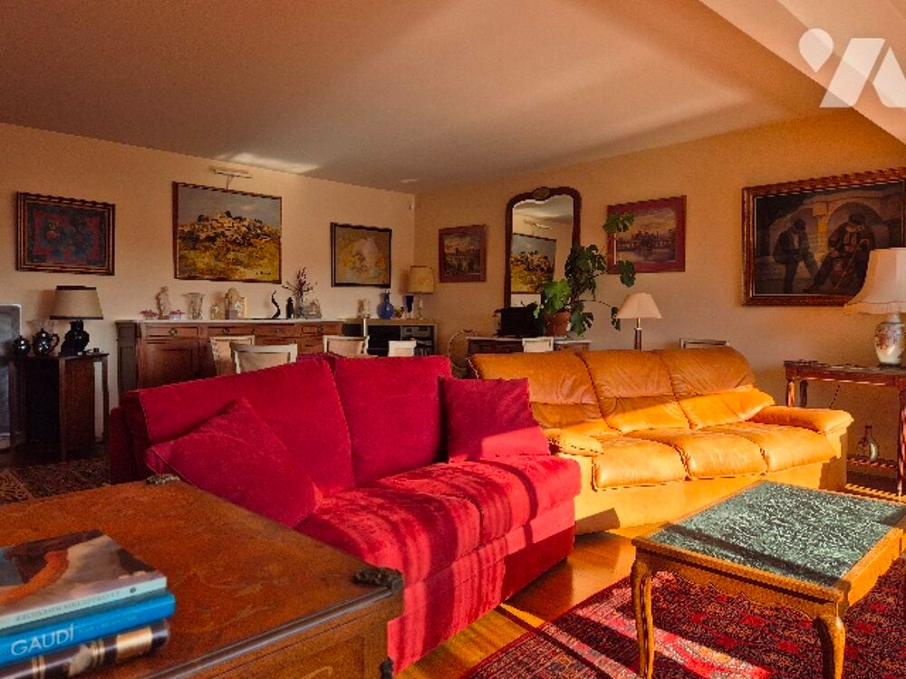 Vente Appartement Paris 15e – Cambronne – Appartement familial 119 m² – Vue dégagée – Parking – À rafraichir. Paris 15