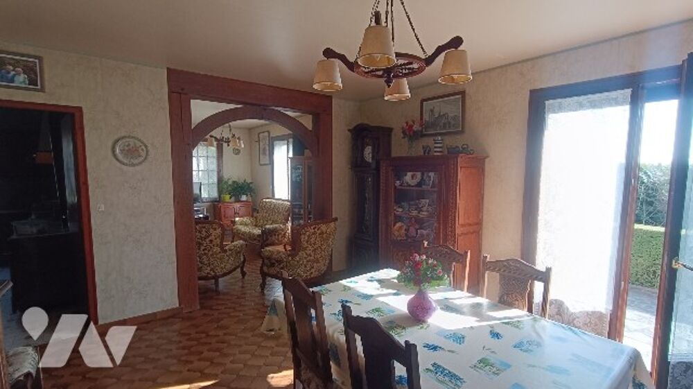 Vente Maison A la campagne Pavillon familiale de 245 m², 12 pièces, 7 chambres, 3 104 m² de jardin clos. Égreville