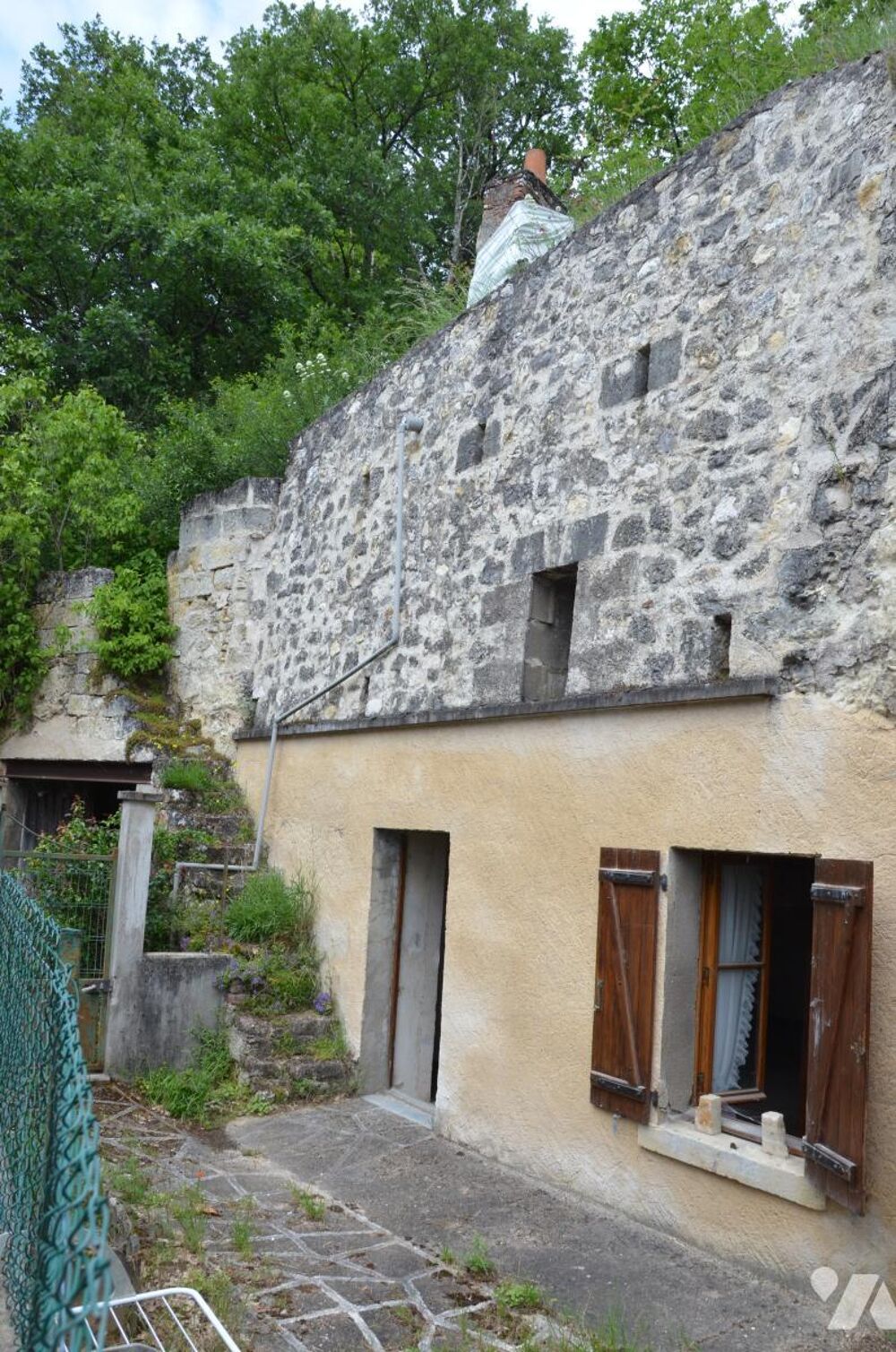 Un ensemble trolgodyte à rénover