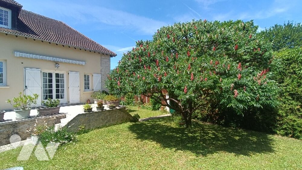 Nanteau sur Lunain, maison de 100 m², 4 pièces, 2 chambres, garage l'ensemble sur 431 m² de jardin.